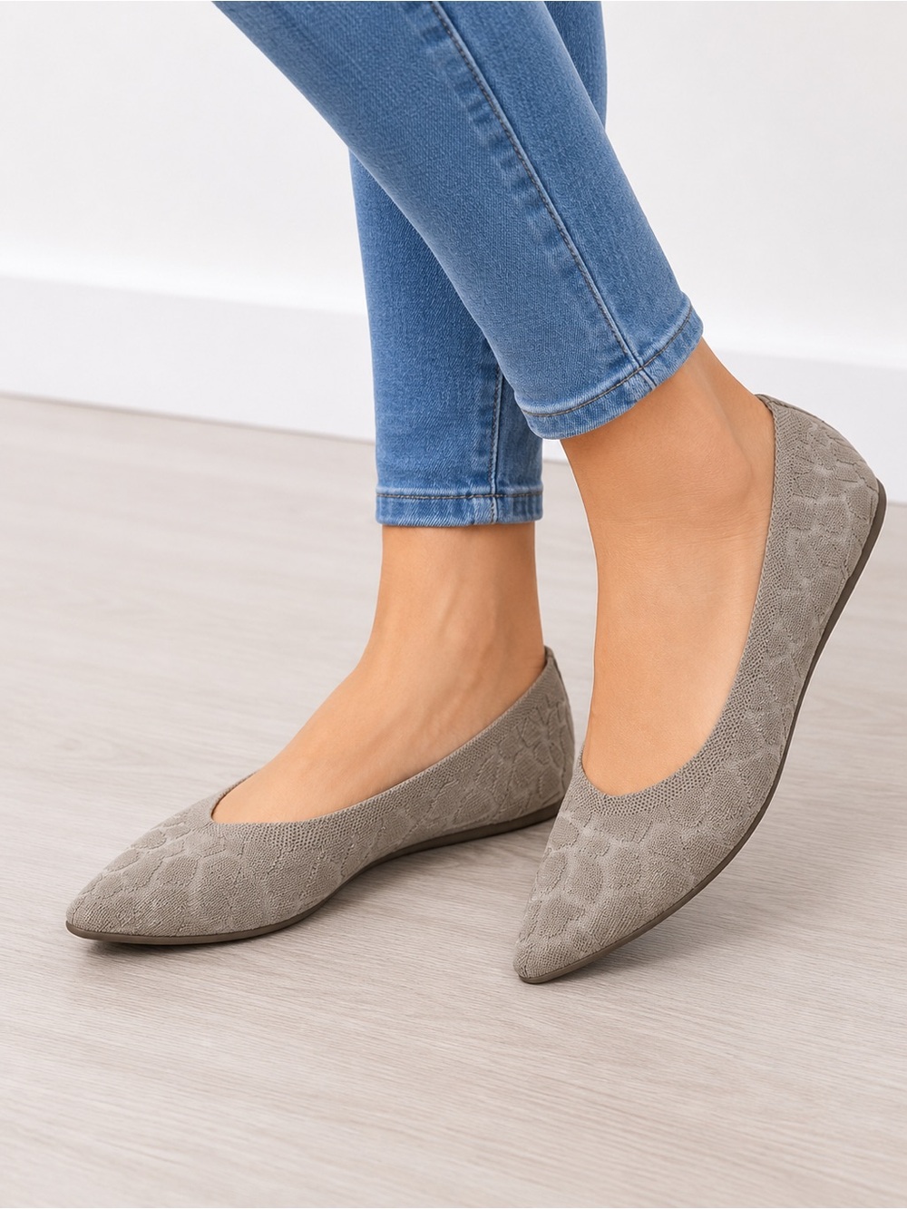 Skechers Cleo Honeycomb Stretch Fit Pointed Toe Flats Taupe Size 9 NWOT